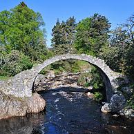 De Pack Horse Funeral brug over de Dulnain rivier te Carrbridge is de oudste stenen brug in de Highlands, Schotland, UK
<BR><BR>Zie ook www.arterra.be</P>